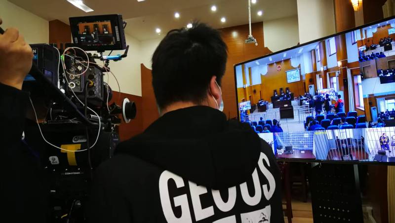 AI生成VS人工创意——铁山区广告片拍摄公司的技术浪漫主义实践